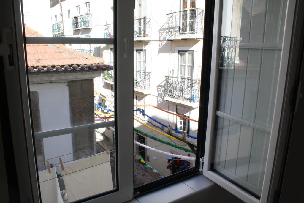 Bairro Alto In A Polaroid - Party In Lisbon Apartment ภายนอก รูปภาพ
